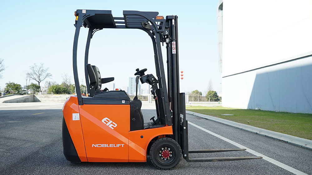 三支点均衡重式叉车FE3R12E